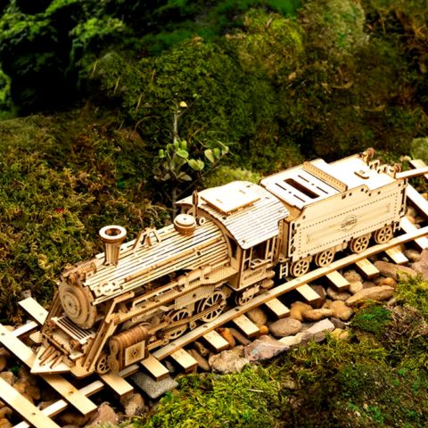 PUZZLE-EN-BOIS-3D-train-du-rail